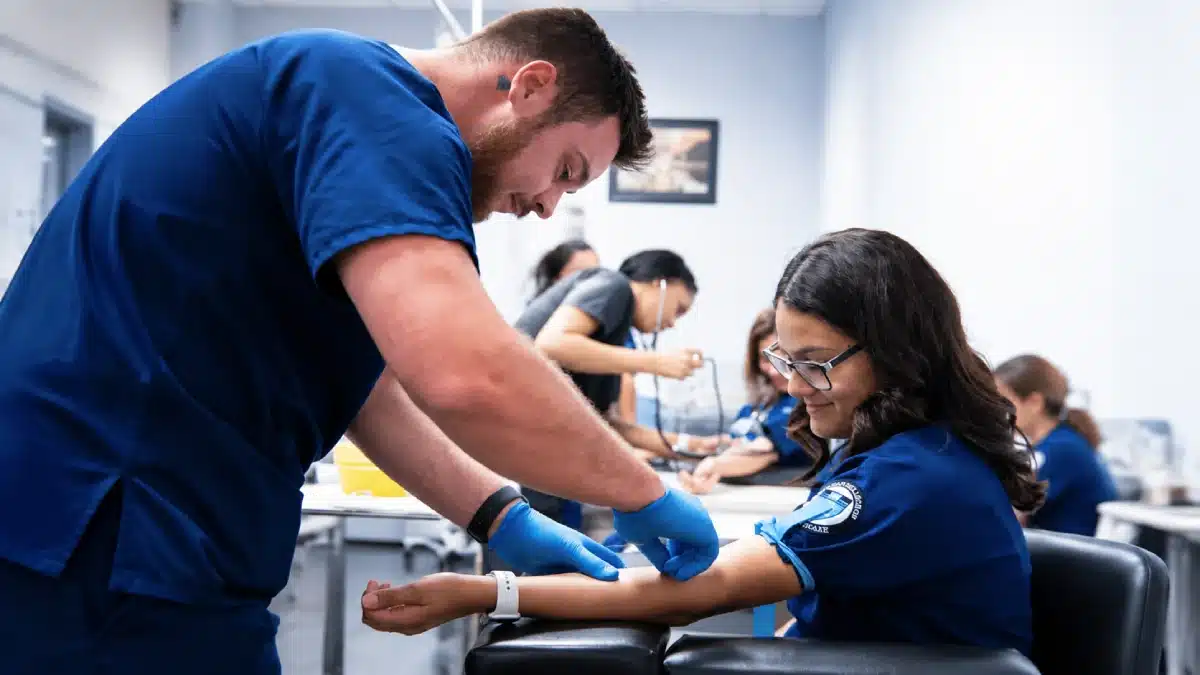Medical Assistant training at ACHT