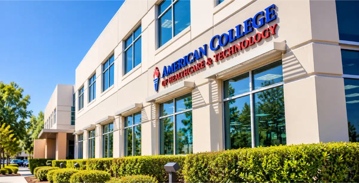 Students outside Riverside Campus